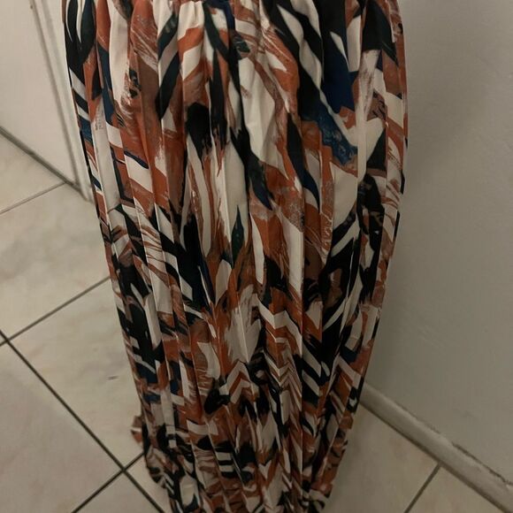 Elastic waist and 39.5 inches long - Picture 4 of 5